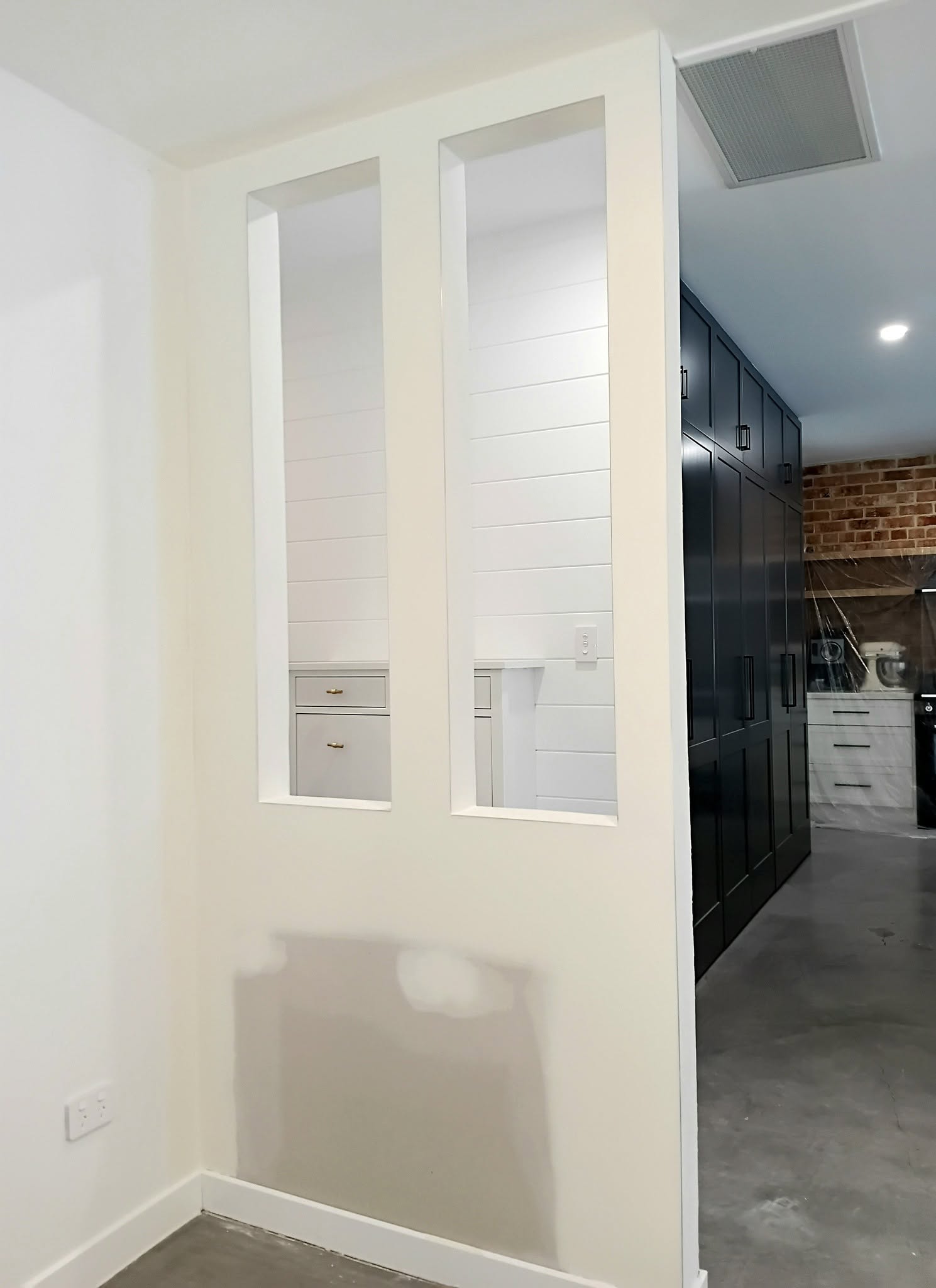 Flawless set plasterwork with square niche detailing by Josh The Gyprocker